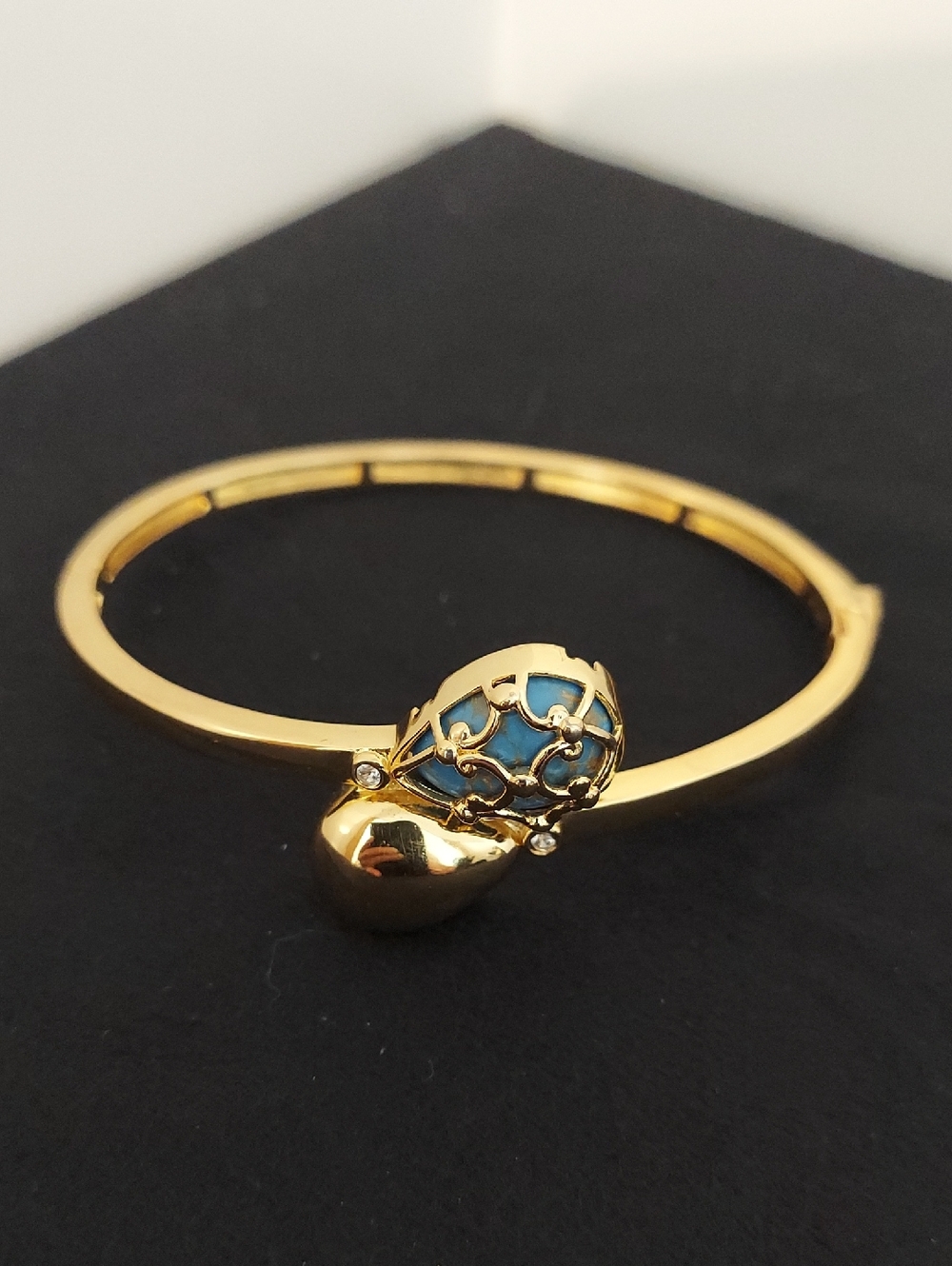 Gold-plated Majava Blue Turquoise Bangle Bracelet
